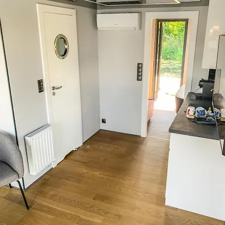 Houseboat - Dom Na Wodzie