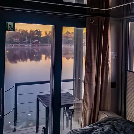 Houseboat - Dom Na Wodzie Hotel na wodzie