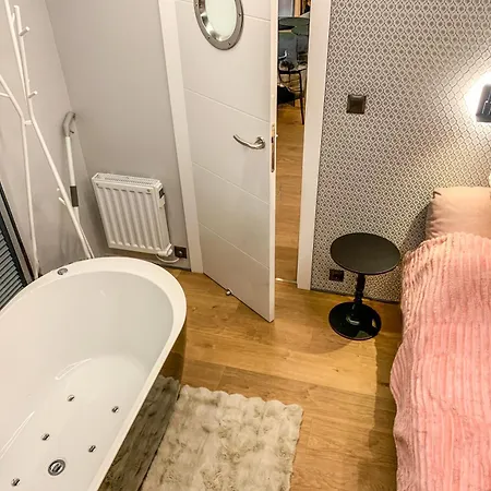 Båthotell Houseboat - Dom Na Wodzie *