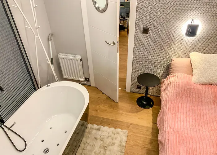 Båthotell Houseboat - Dom Na Wodzie *