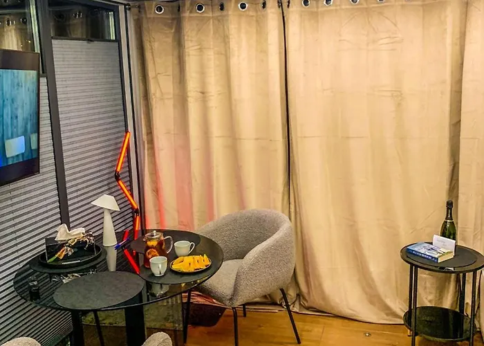 Houseboat - Dom Na Wodzie Botel *